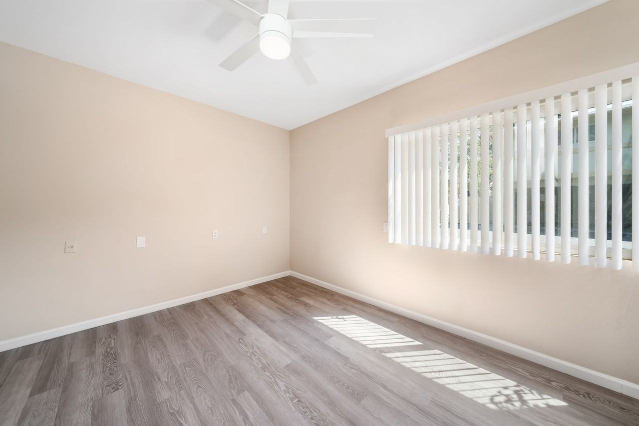 1127 Foothill Boulevard - Photo 2 of 9