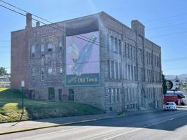 featured image of 1106 W Holly St