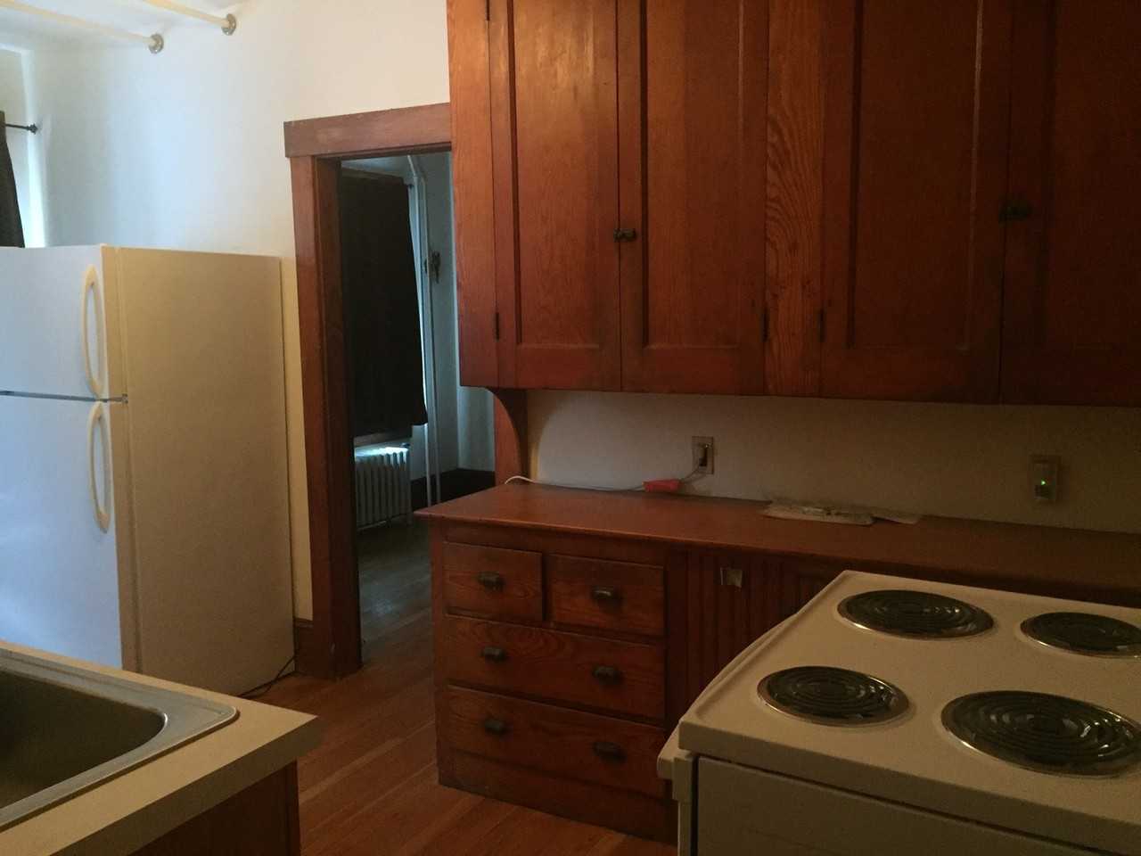 68 Ascutney St - Photo 4 of 13