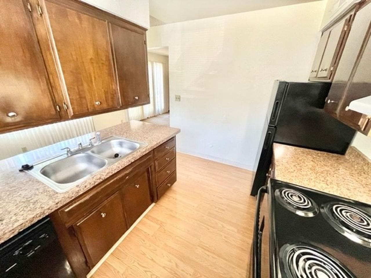 $250 New Lease Signing Bonus! Reserve for Summer 2025! 2 Bedroom units just steps from the bike path. - Photo 3 of 14