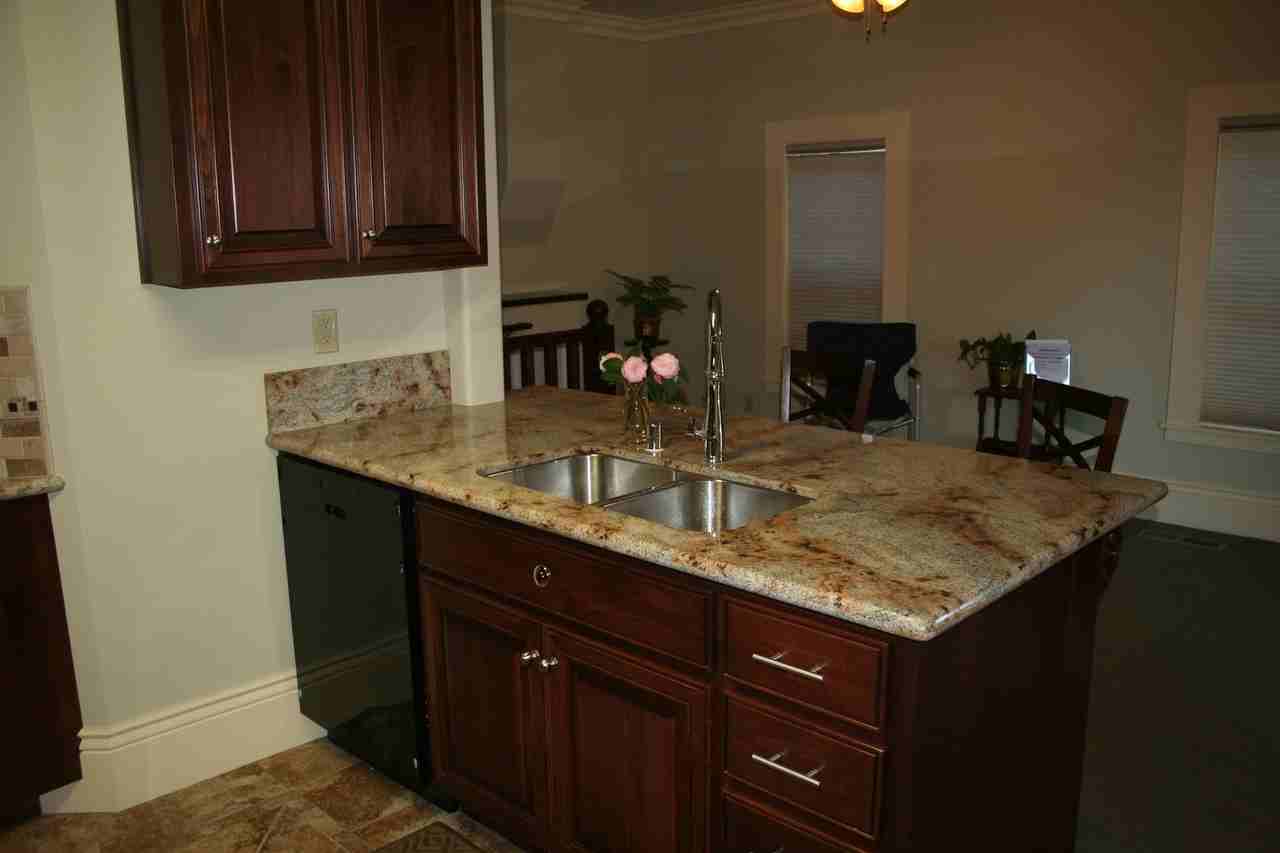 746 W 3rd St - Photo 5 of 30