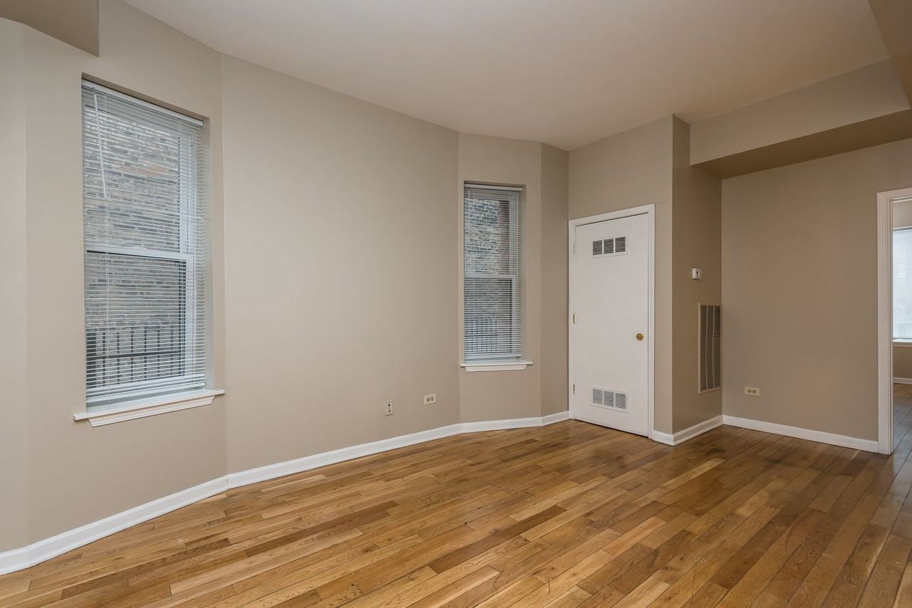 6034 S Prairie Ave - Photo 5 of 18
