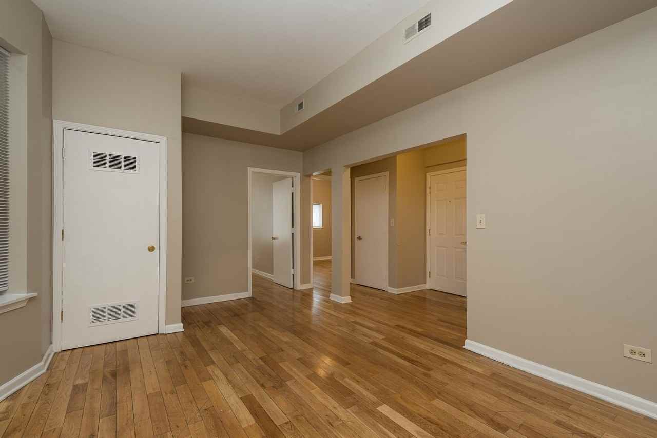 6034 S Prairie Ave - Photo 6 of 18