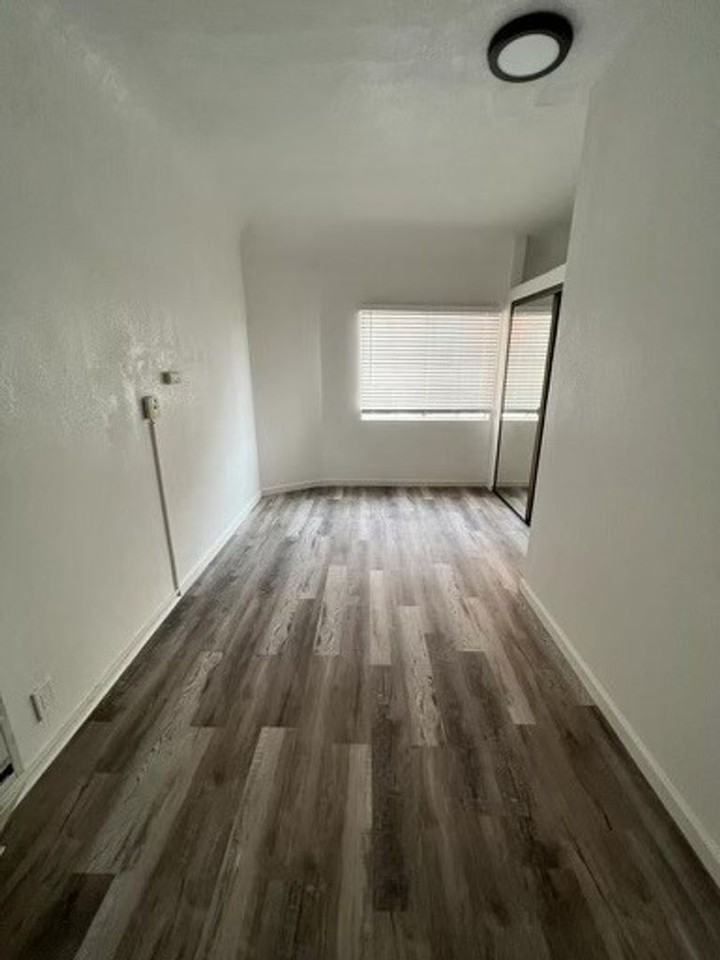 735 Witmer St - Photo 3 of 9