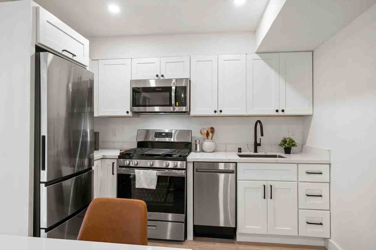 2430 Prospect - Photo 2 of 10