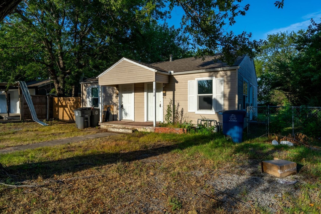 519 N Hudson Ave Duplex - Photo 2 of 9