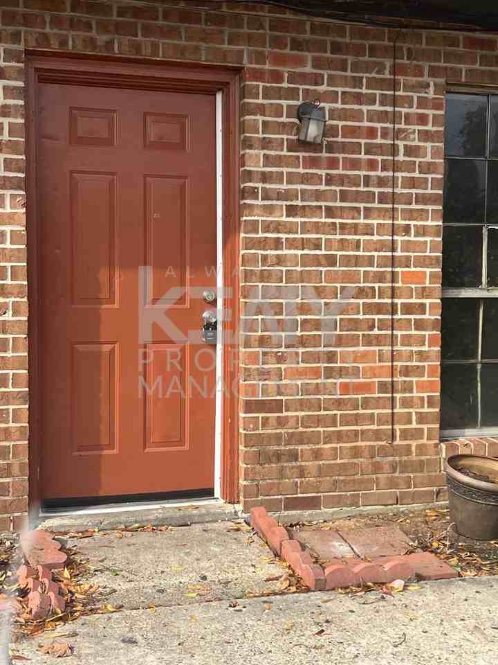 108 Rue Royale - Photo 2 of 9