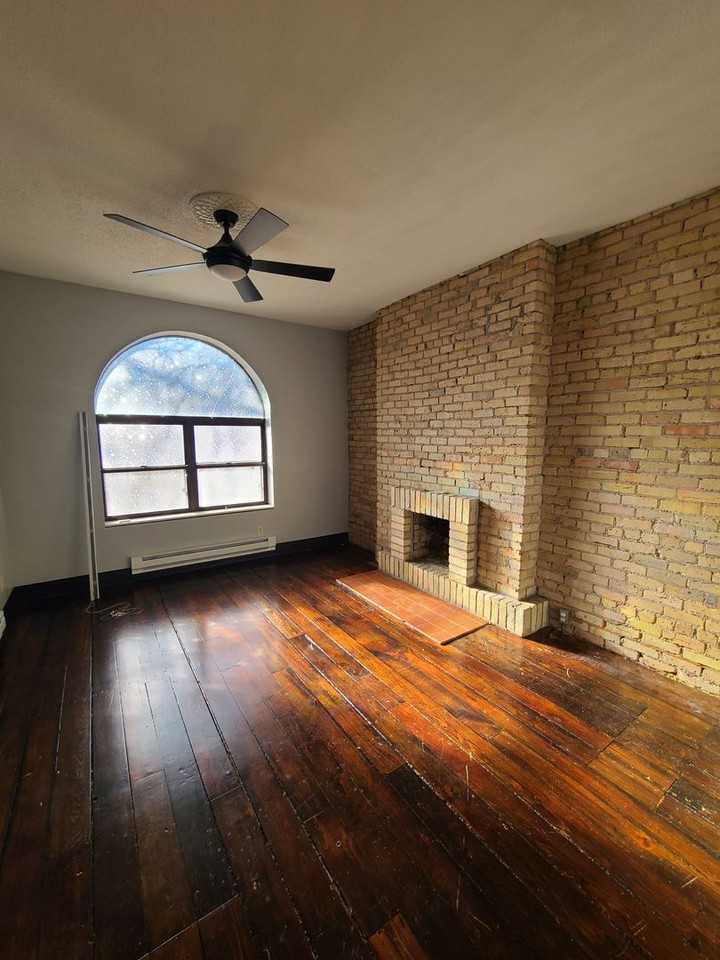 NEWLY RENOVATED APARTMENT IN HISTORIC ELLIOT PARK - Photo 3 of 11