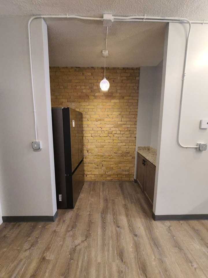 NEWLY RENOVATED APARTMENT IN HISTORIC ELLIOT PARK - Photo 6 of 11