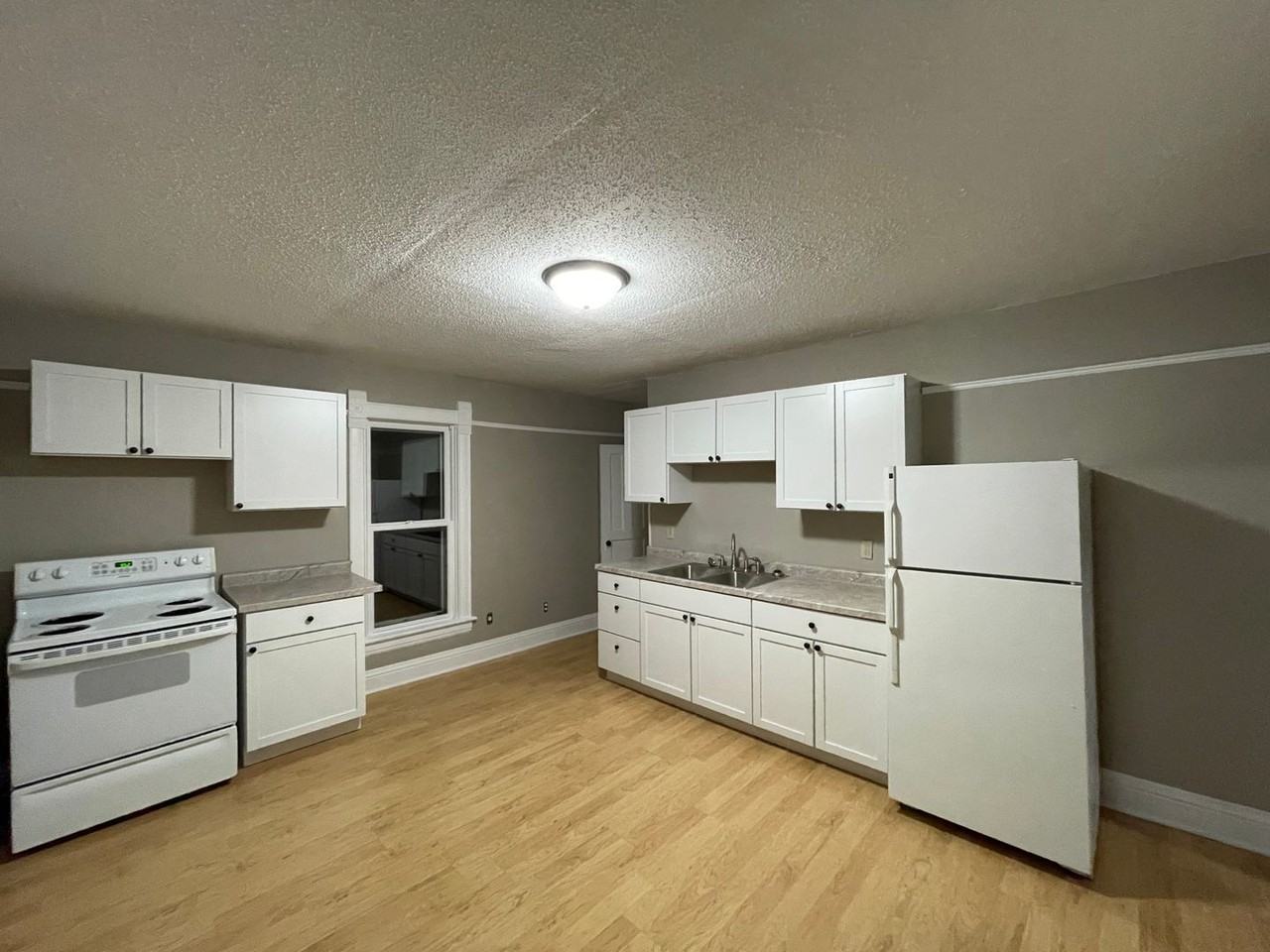 420 W Bremer Ave. - Photo 3 of 21