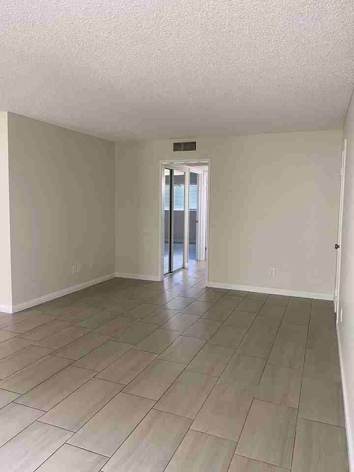 8608 Foothill Boulevard - Photo 3 of 34