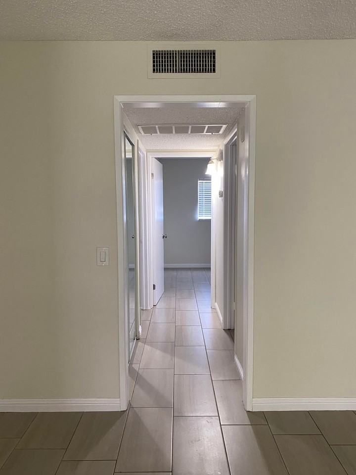 8608 Foothill Boulevard - Photo 5 of 34