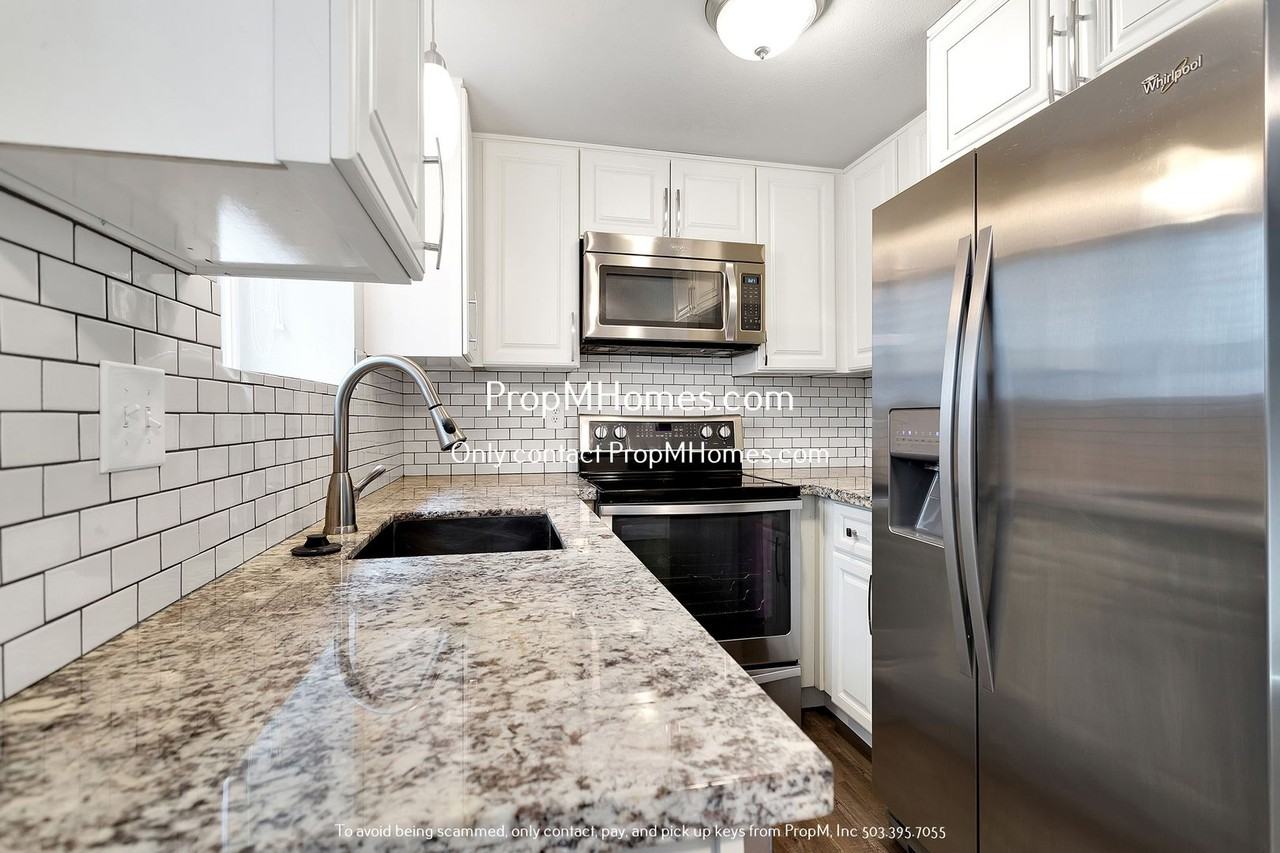 3225 Se Alder Ct #6 - Photo 6 of 18