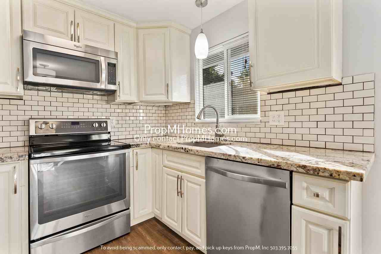 3225 Se Alder Ct #1 - Photo 6 of 17