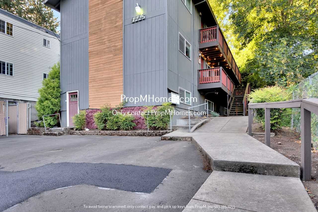 3225 Se Alder Ct #6 - Photo 2 of 18