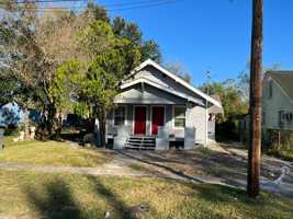 featured image of 2825 Victoria St