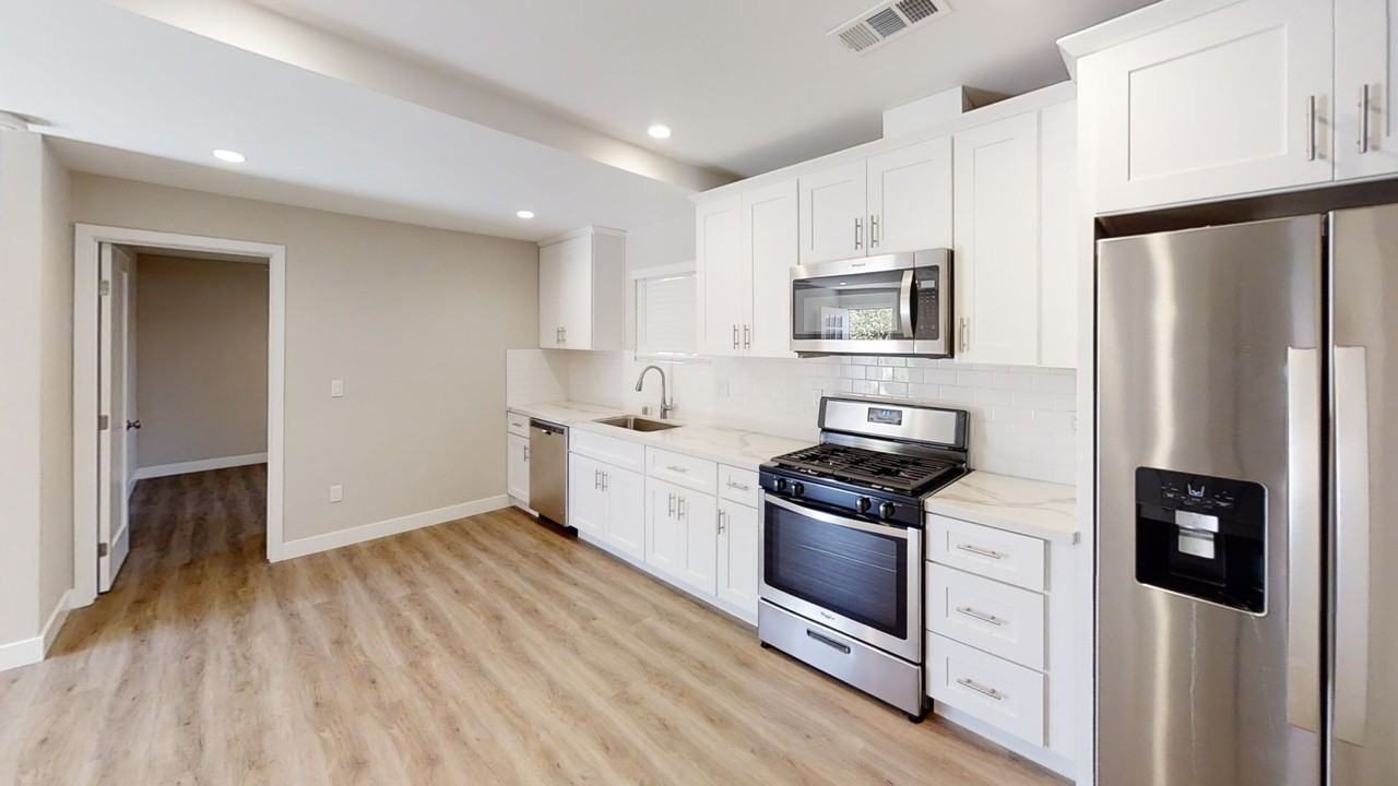 4843 63rd Street - Photo 4 of 13