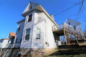 featured image of 454 Pine St