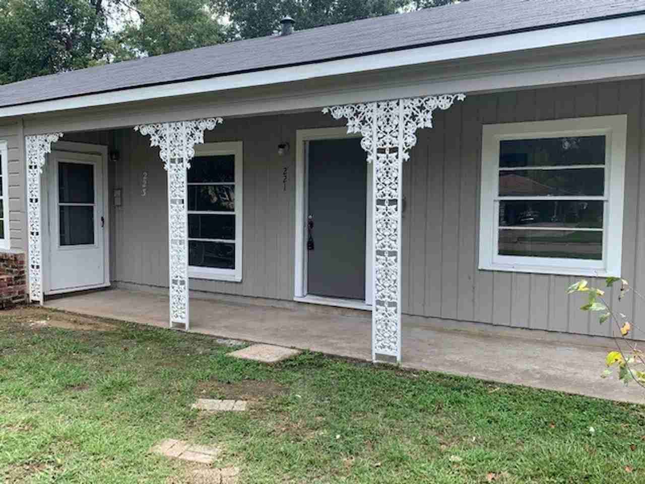 221 E Jordan St - Photo 2 of 12