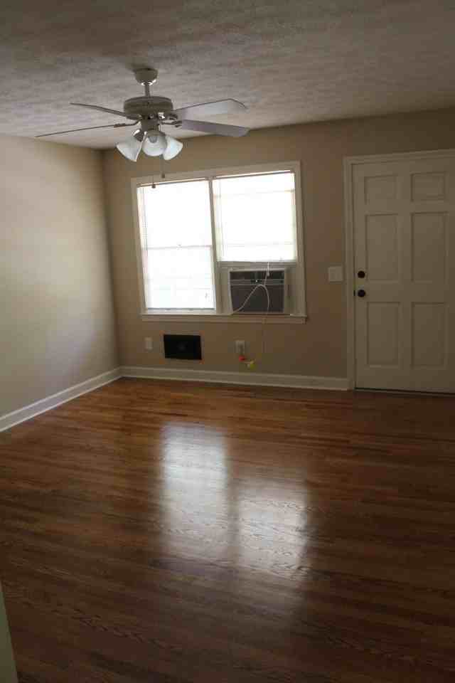 210 Cochran Rd - Photo 3 of 12