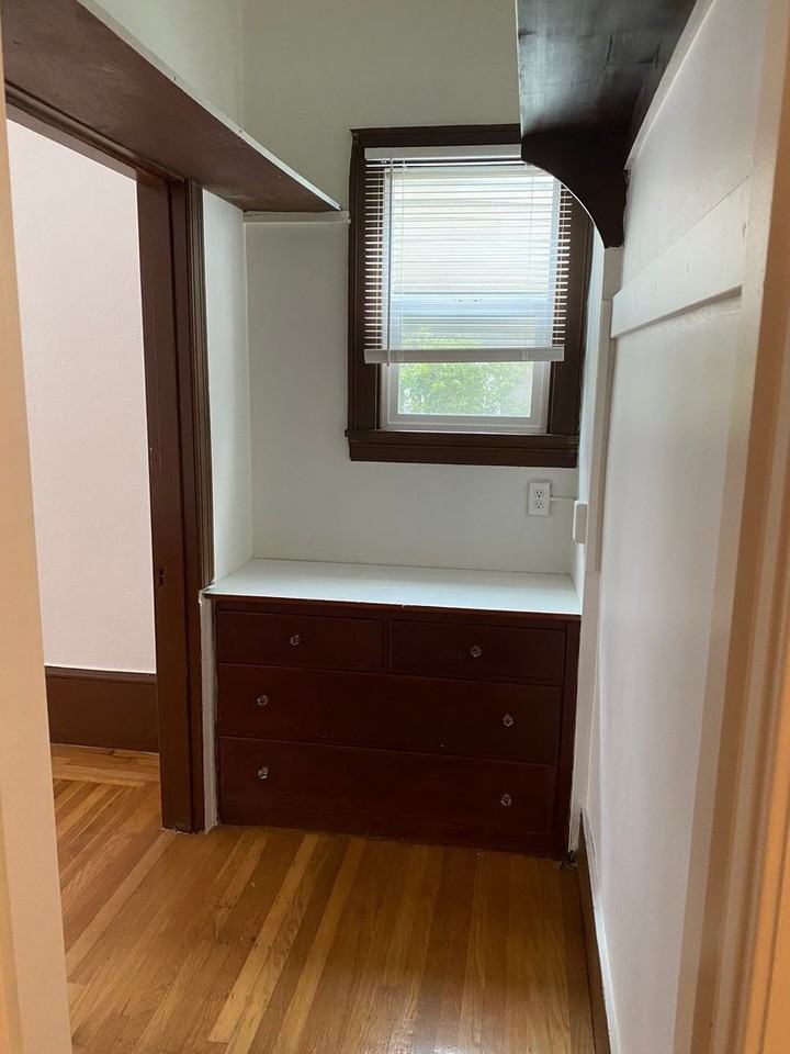 45th Street-1039 - Photo 5 of 18