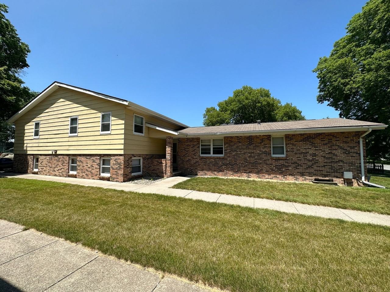 205 Washington - Photo 2 of 8