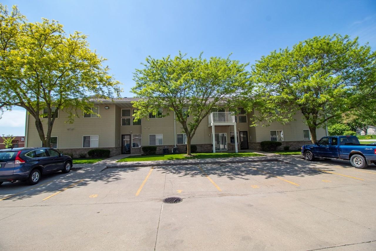 3406 Orion Dr - Photo 2 of 28