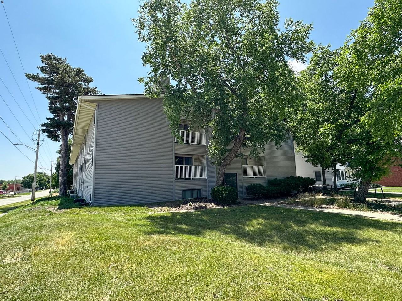 1006 Lincoln Way - Photo 4 of 29