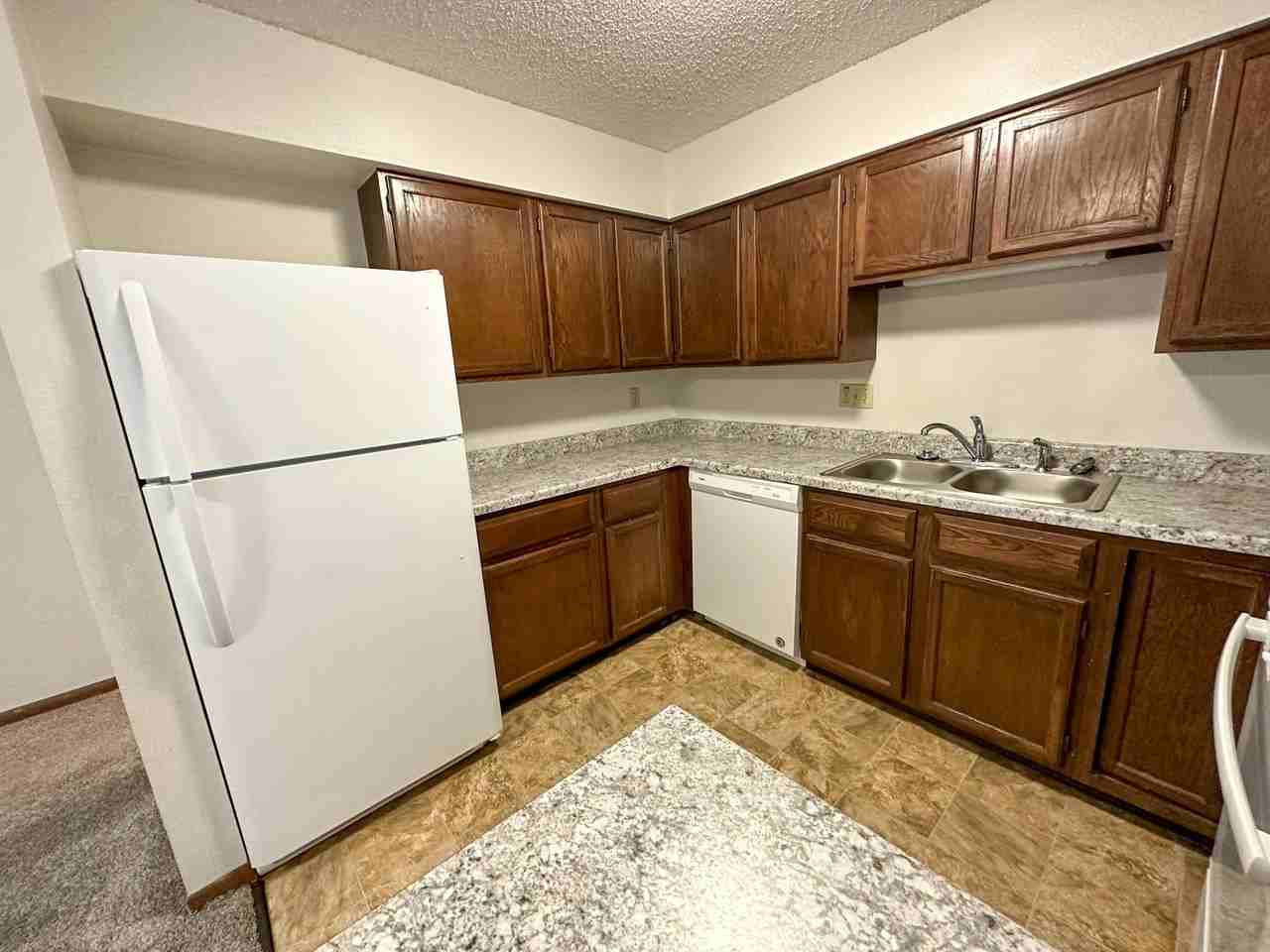 1006 Lincoln Way - Photo 5 of 29