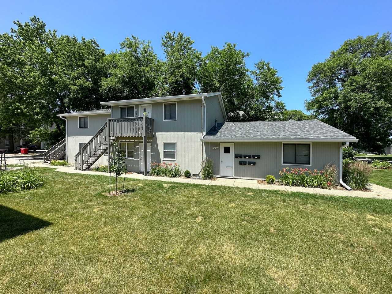 219 Washington - Photo 2 of 14