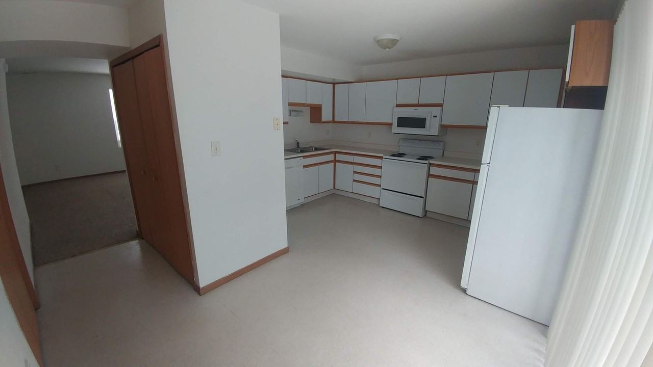 998 Regent Drive - Photo 2 of 15