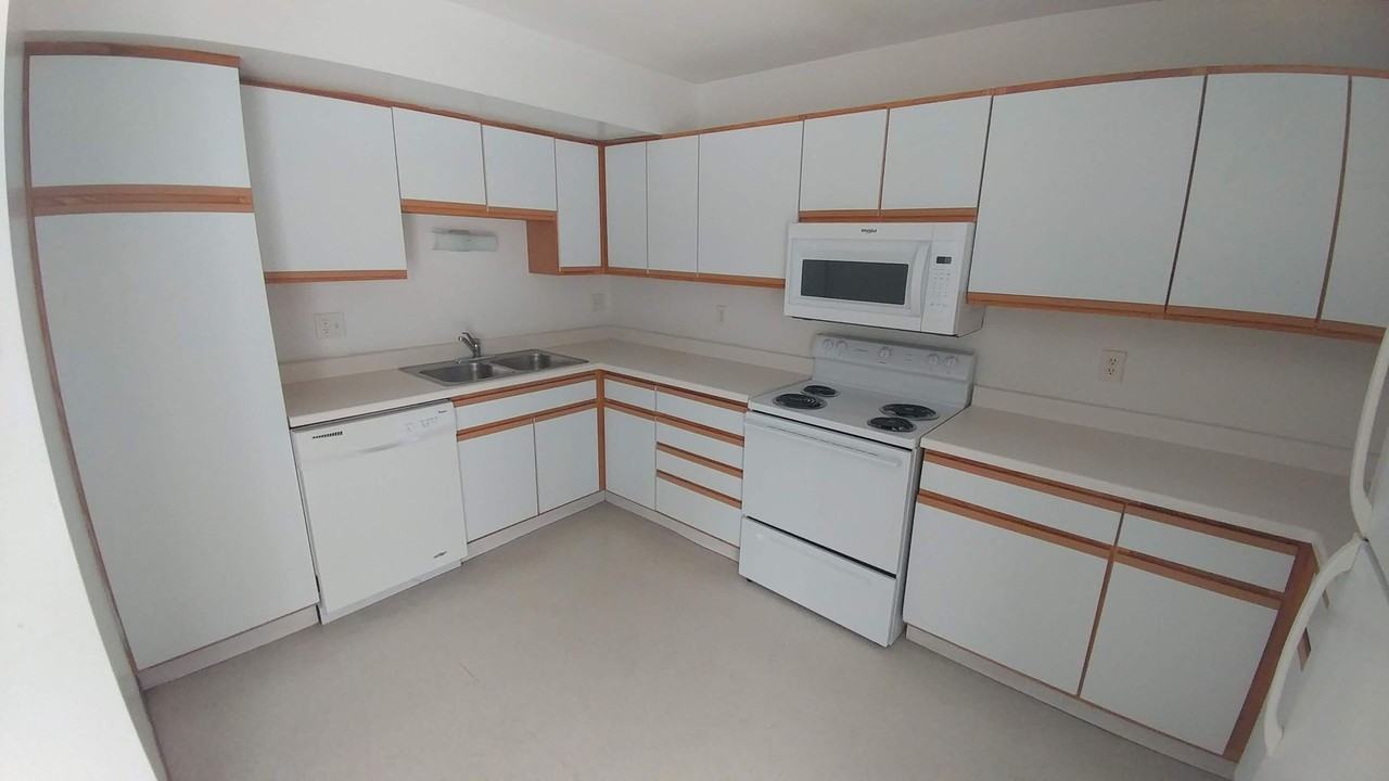 998 Regent Drive - Photo 3 of 15