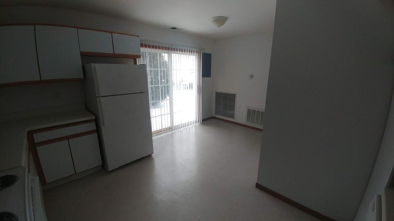 998 Regent Drive - Photo 4 of 15