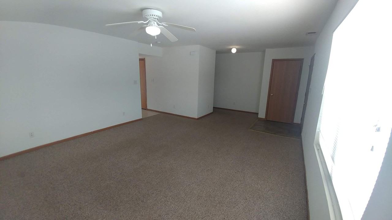 998 Regent Drive - Photo 6 of 15