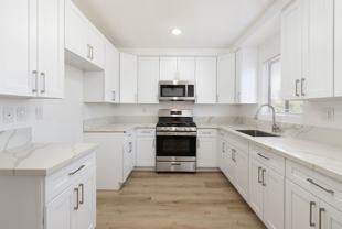 Great Location! Valley Village / North Hollywood Arts District. - Photo 1 of 1