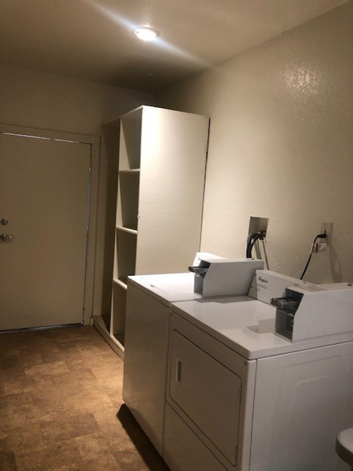 4 Lanterns - Photo 7 of 10