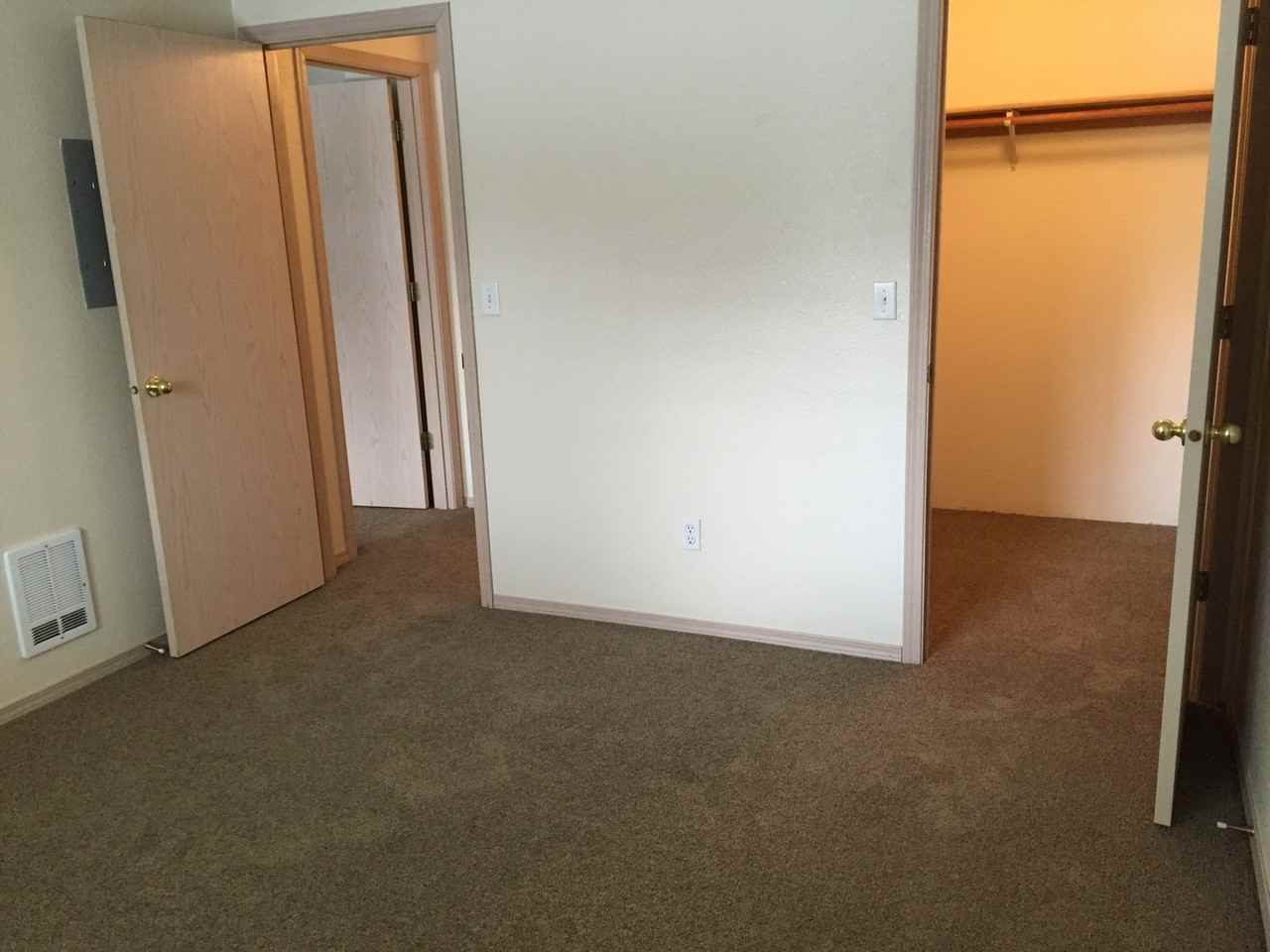 WALLACE PARK APARTMENTS (03) - Photo 3 of 18