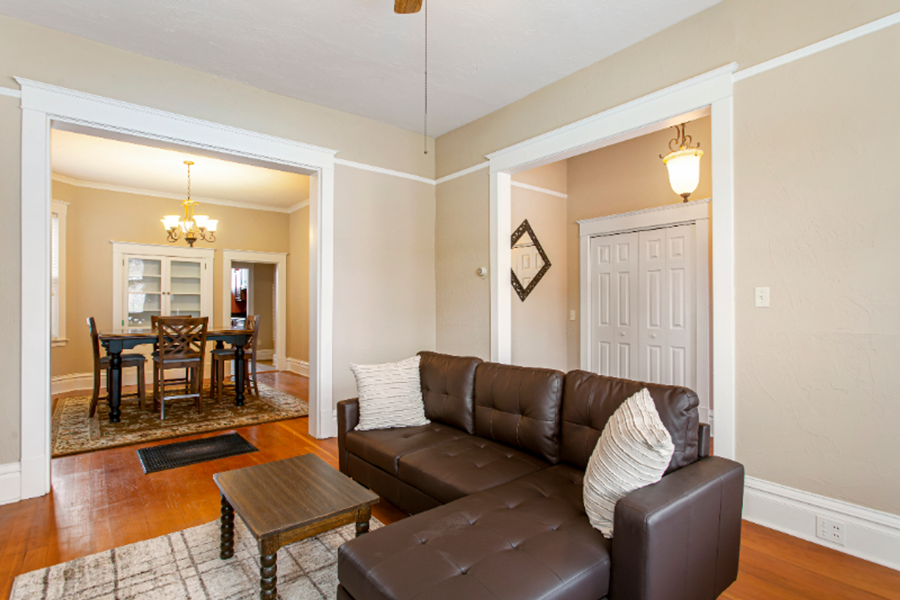 West Silver Street Bottom Apartment - Photo 2 of 22
