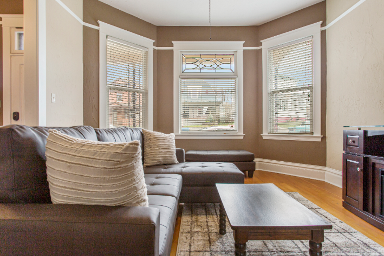 West Silver Street Bottom Apartment - Photo 3 of 22