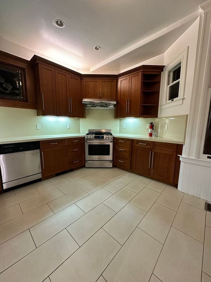 11001104 Fell Street and 501505 Scott Street Apartments in Haight