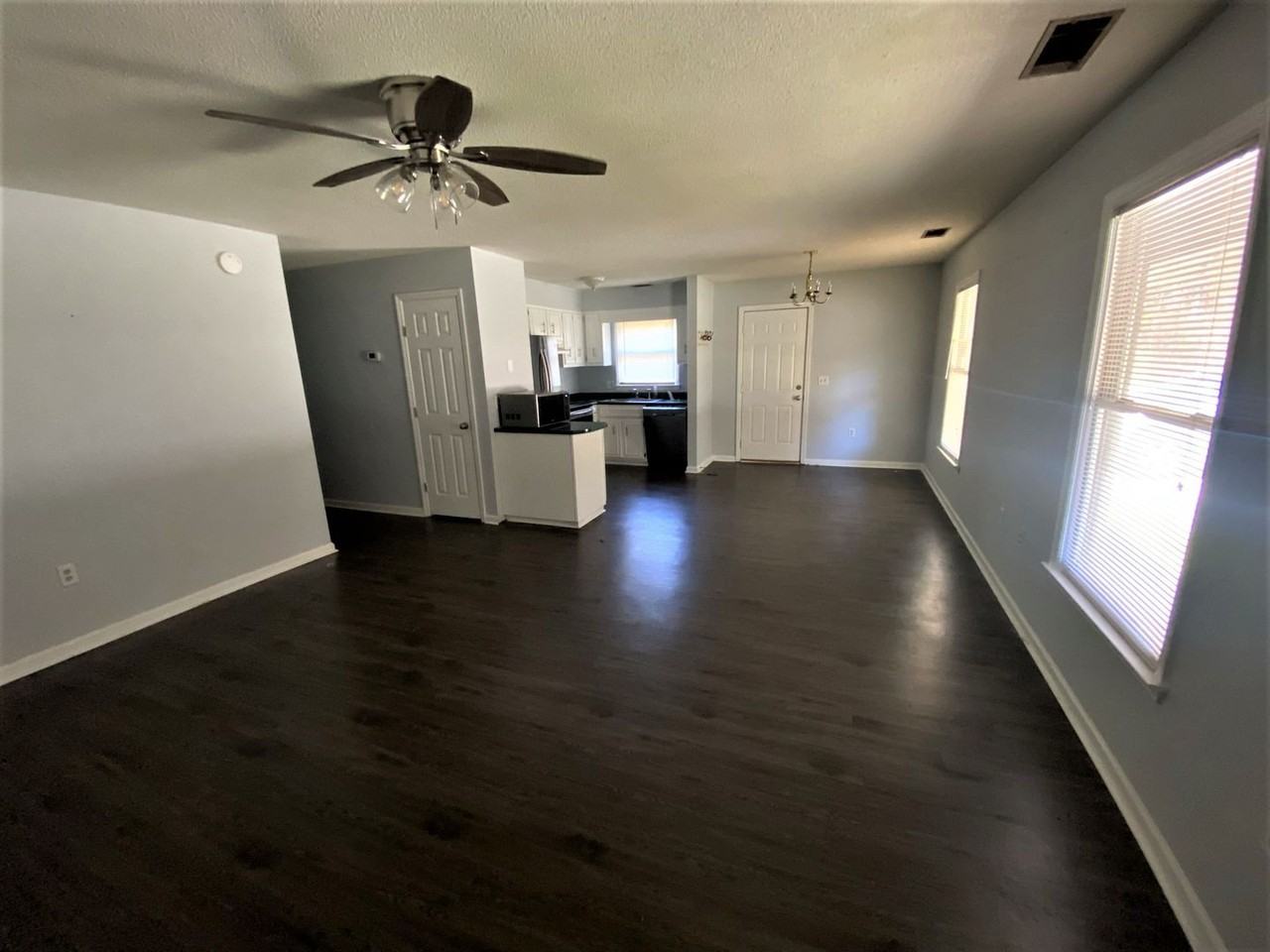 205 Courtney Way - Photo 2 of 14