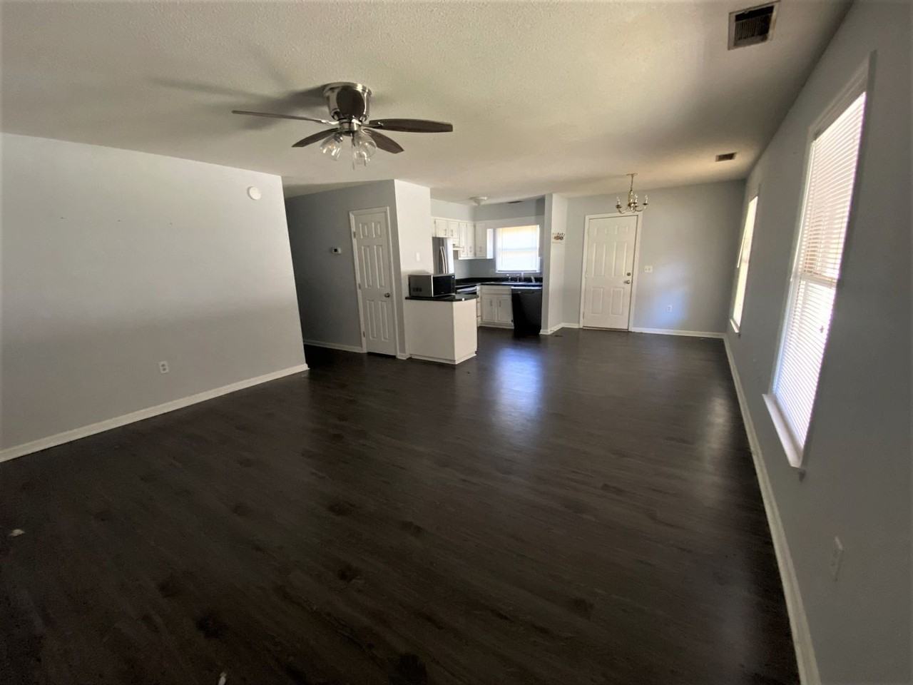 205 Courtney Way - Photo 3 of 14