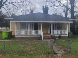 featured image of 943 Texas St