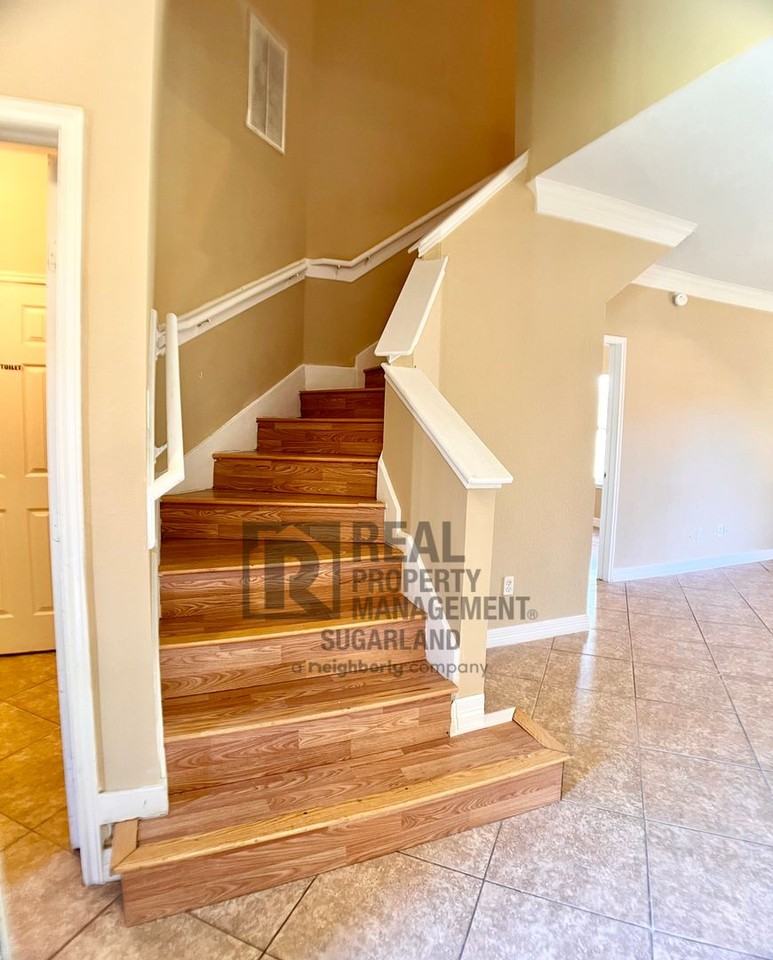 5012 Higgins St - Photo 3 of 16