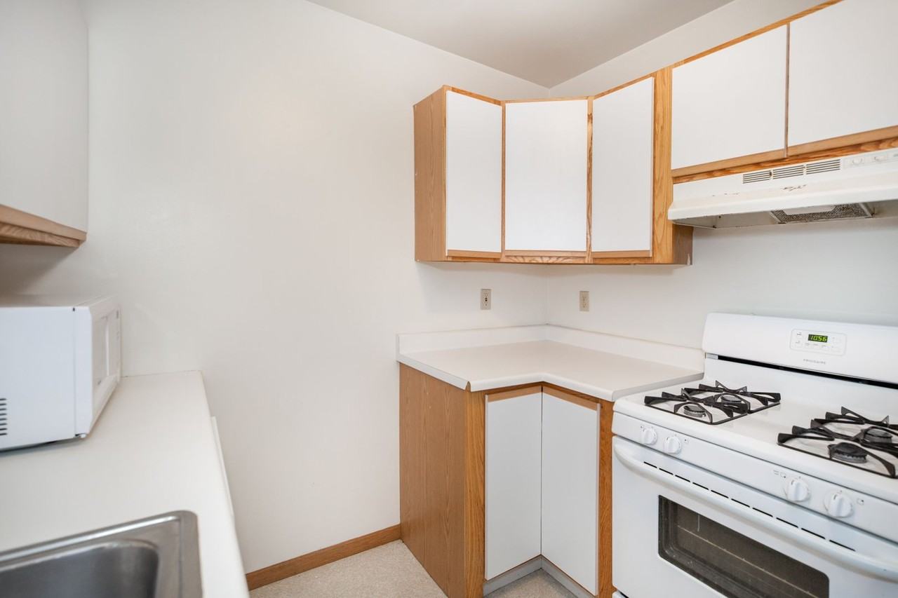 701 Fotis Drive - Photo 4 of 21