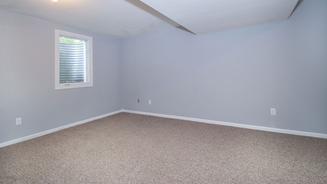 855 Regent Drive - Photo 5 of 13