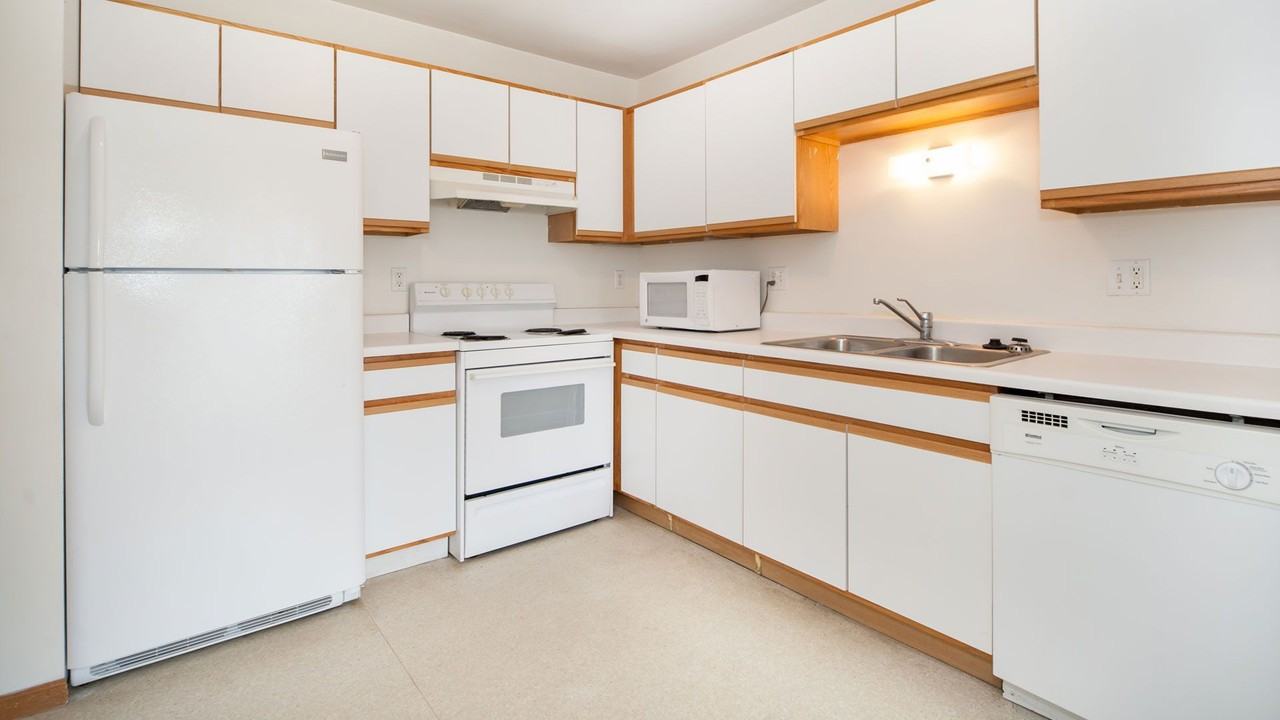 890 Fotis Drive - Photo 2 of 10