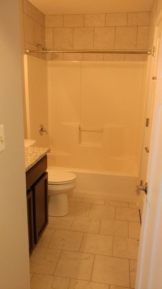 916 Regent Drive - Photo 4 of 10