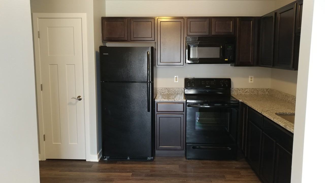 916 Regent Drive - Photo 6 of 10