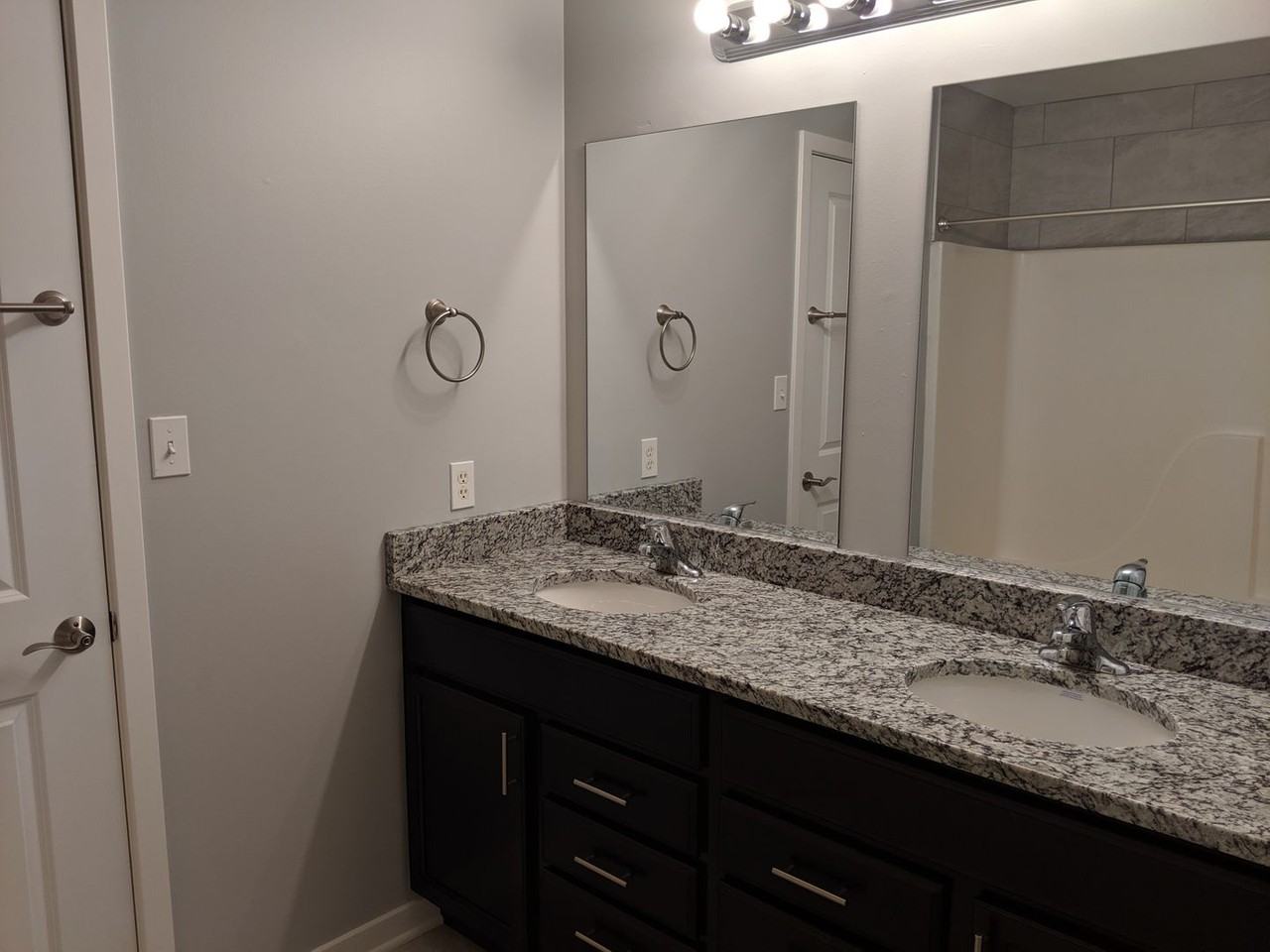 1036 Regent Drive - Photo 5 of 17